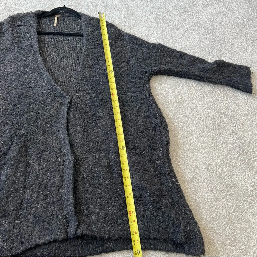 Free People Oversized Bouclé V-Neck Cardigan Size M Gray Pockets Boho Alpaca